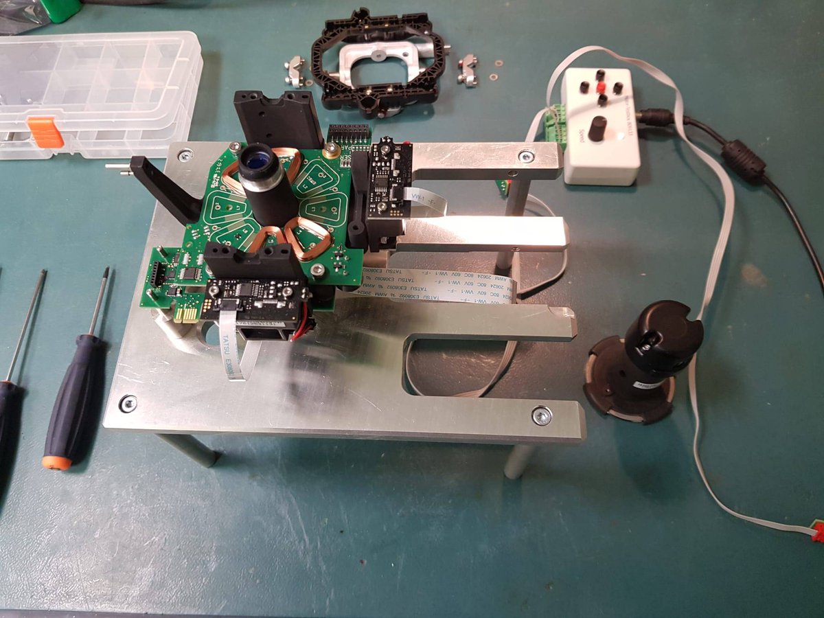 hitechniques's tweet image. Our Service Shop #behindthescenes 👉 Replacing the bearings on Zone60 HG

#surveying #measuringtools #laserlevel #roatrylaser #repairs