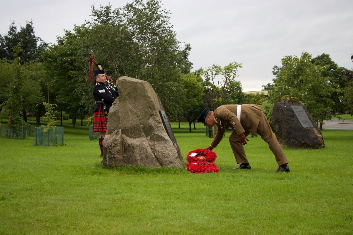 Nat_Mem_Arb's tweet photo. Early this morning at the Arboretum, a lone piper’s lament marked 70 years since the end of the Korean War on 27 July 1953. Wreaths were laid to remember those who sacrificed their lives in the conflict and to honour all who served. #Korea70 1/3 https://t.co/LzyAjvHjBP
