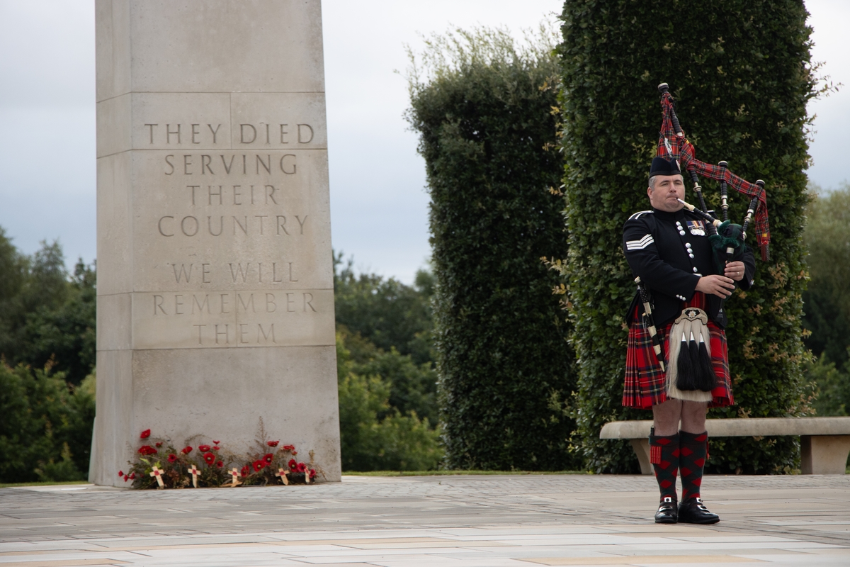 Nat_Mem_Arb's tweet photo. Early this morning at the Arboretum, a lone piper’s lament marked 70 years since the end of the Korean War on 27 July 1953. Wreaths were laid to remember those who sacrificed their lives in the conflict and to honour all who served. #Korea70 1/3 https://t.co/LzyAjvHjBP