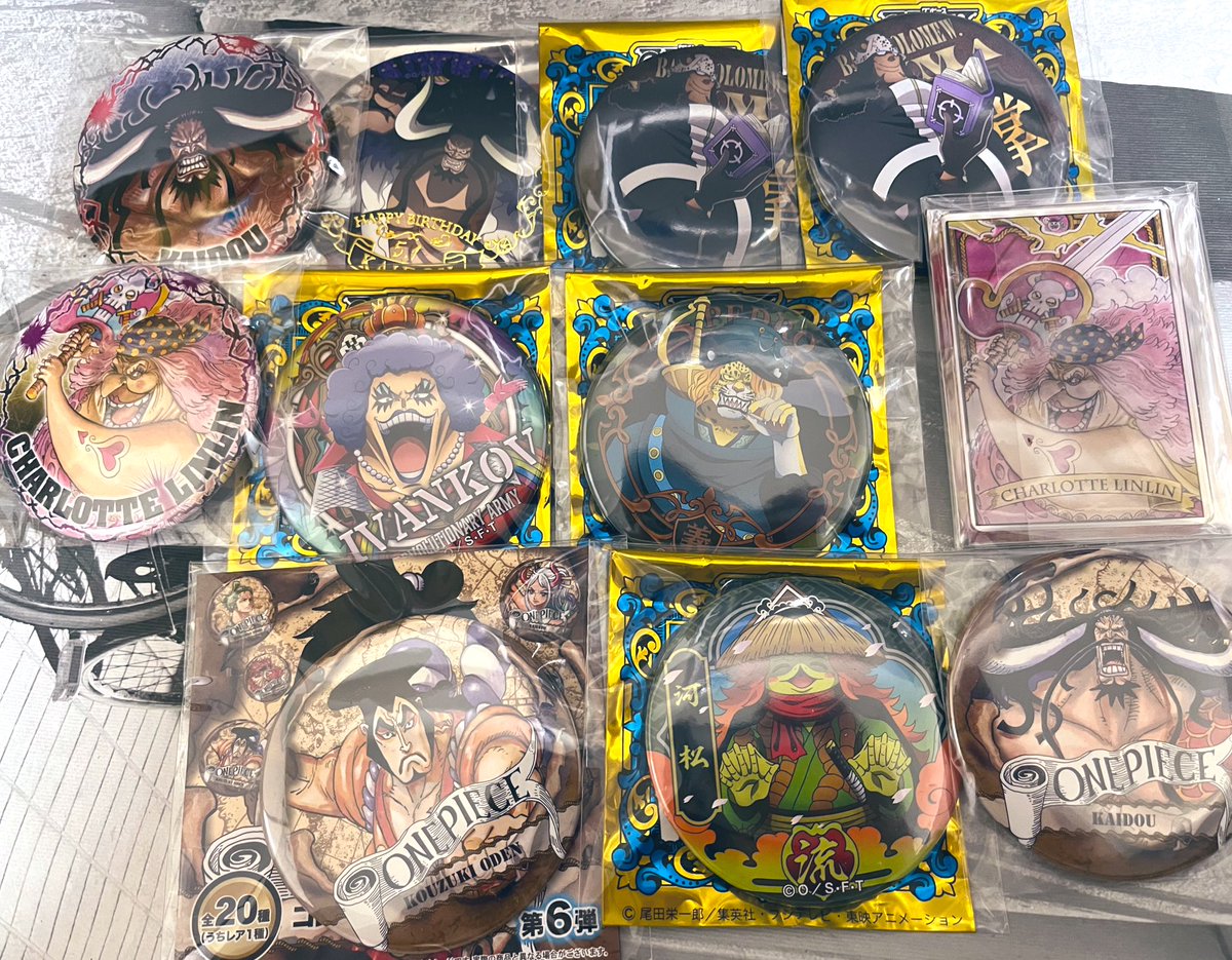 enegoro_56's tweet photo. ⚡︎交換　譲渡⚡︎
ワンピース　ONE PIECE 輩缶バッジ
WORLD コレ缶　バースデー　ステカ　ステータスカード　

【譲】画像1〜3
【求】同異種　エネル　マルコ>>ホーキンス　ドフラミンゴ　

1〜2枚目はエネル、マルコとの交換のみ。
3枚目を含む方を優先させて頂きます。
31日USJ手渡し可◎ https://t.co/OjK4wdMBEQ