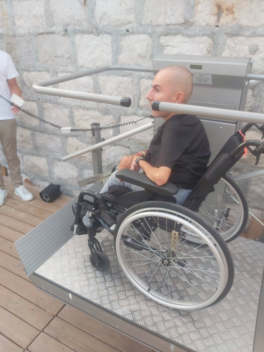 Thomas_Calvi's tweet photo. À #Nice06 pratiquement toutes les plages privées ont un système pour y accéder en fauteuil roulant. Un grand pas en avant pour l'#accessibilite et l'#inclusion. #Handicap #loisirs https://t.co/lviGXkJYXL