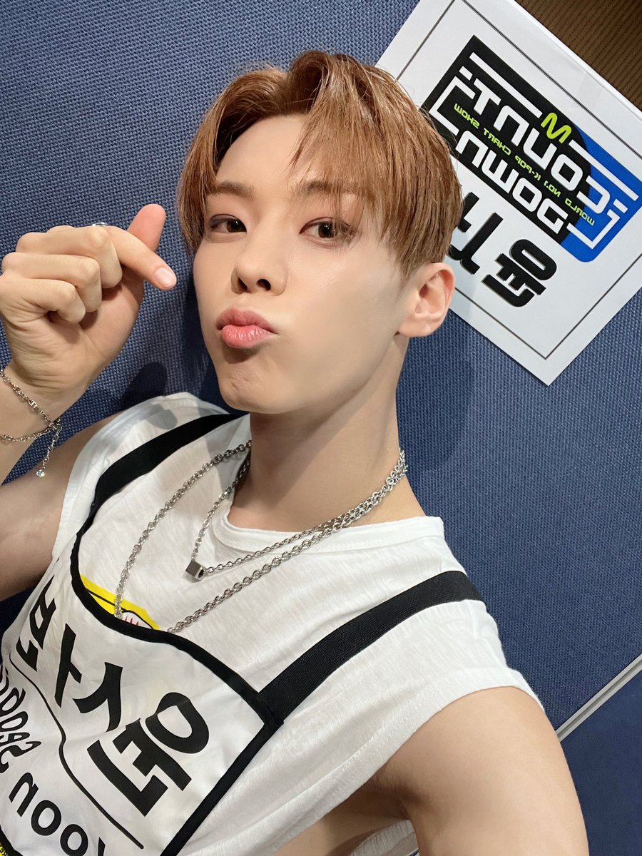 윤서빈 Yoon Seobin tweet media