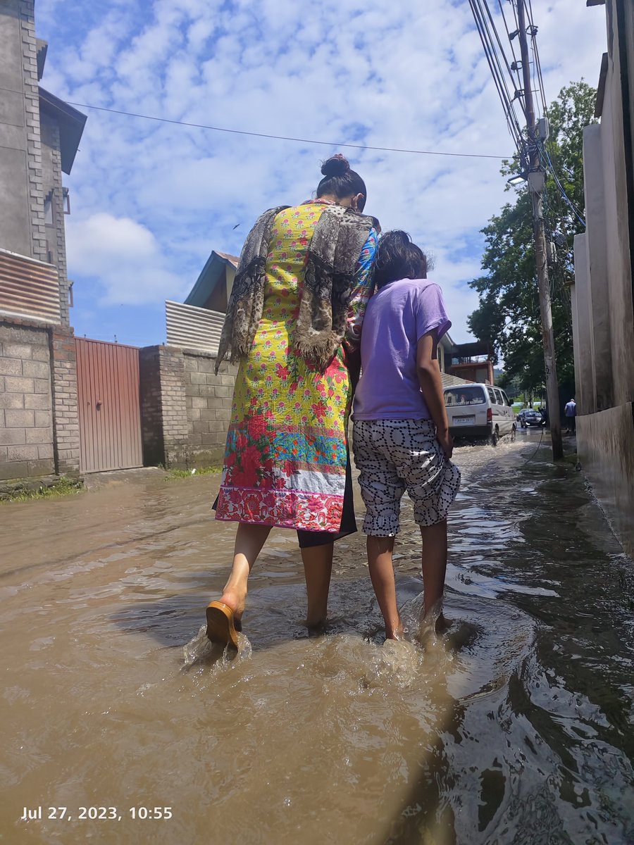 TheSrinagarBoy's tweet photo. Shivpora, Srinagar WATERLOGGED! 
12 hours since the rain stopped and 10 years since the great floods, we have: waterlogged streets, overflowing drains, kids and mothers walking to school through dirty stinking water and almost each of the older houses in the colony inundated with water. 

Wish the bureaucrats and cantonment officials lived in the city and not on the foothills at Chasm-e-Shahi or BB Cantt where water drains away - they'd have had each drain fixed.

@BBCantt
@srinagaradmin
@SMC_Srinagar 
@AsadamAijaz @AtharAamirKhan @Junaid_Mattu @adgpi #srinagar #Kashmir