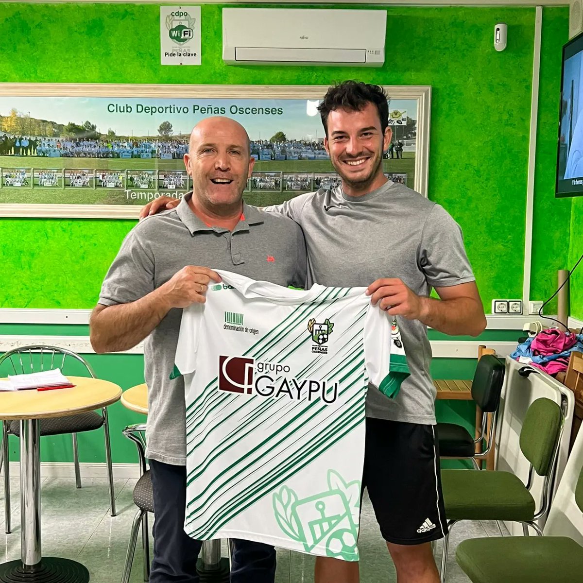 El Peñas no para de moverse para configurar y cerrar sus plantillas en todas sus categorías. Están siendo semanas de bastante ajetreo y mucha ilusión de cara a la próxima temporada.

Como muestra, os presentamos al cuerpo técnico del 1ª regional: Roberto Fandos y Toño Bueno.