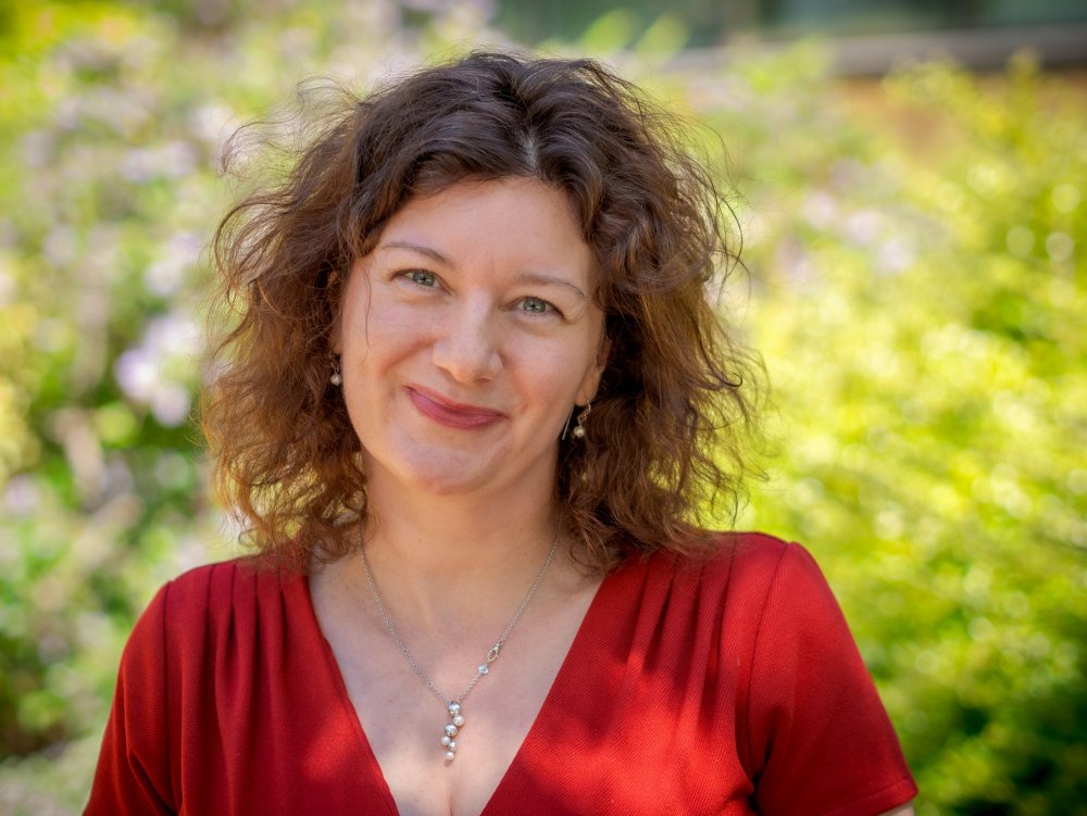 Geneticist Professor Turi King reveals the secrets of DNA

Join Professor Turi King, co-presenter of the <a href="/BBCTwo/">BBC Two</a> series 'DNA Family Secrets', as she uncovers how DNA has revolutionised genealogy and forensics.

🎟️ Book now: ticketsoxford.com/events/profess…

<a href="/Turi__King/">Prof.Turi King</a> #oxford #comingup