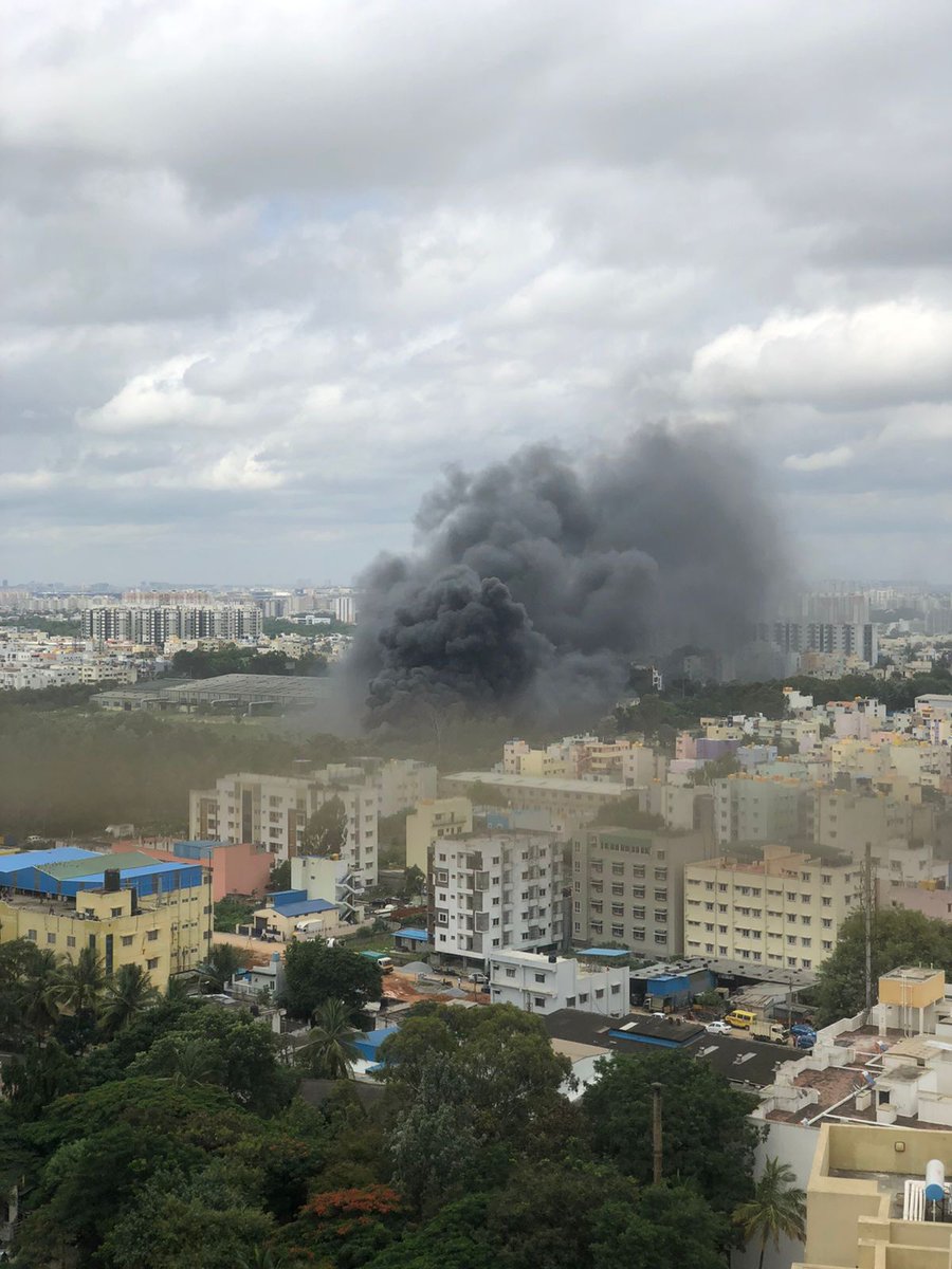 Bharadw63201010's tweet photo. Fire near KCDC, Harlur Kudlu area https://t.co/7hx6rpC7xW