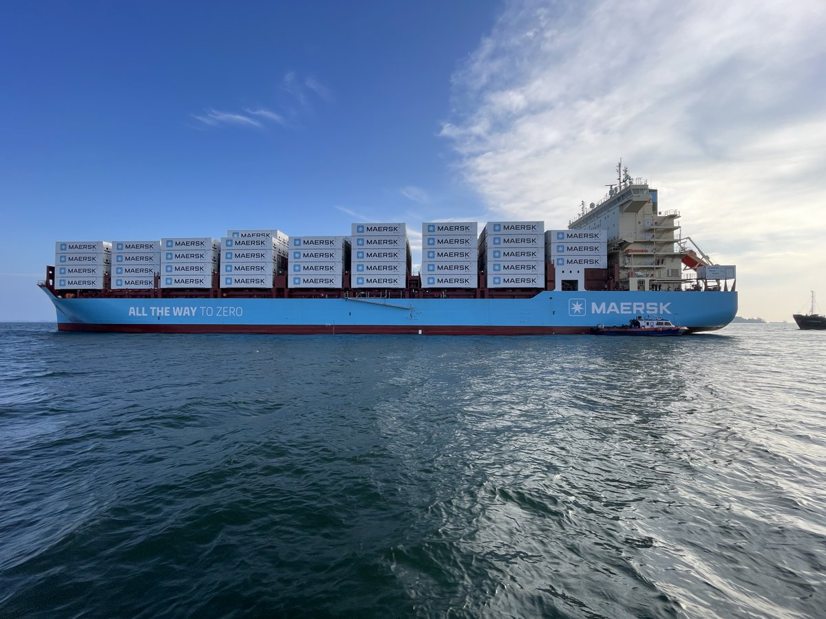 Maersk's tweet photo. The world´s first #containervessel operating on green methanol paves the way for a greener future💚
Currently in Singapore and bound for Copenhagen, the vessel is setting sail on its maiden voyage🚢👏
Learn more: https://t.co/jBBFrM8KGP
#Maersk #Allthewaytozero #Decarbonization https://t.co/ru8gSw4pvS