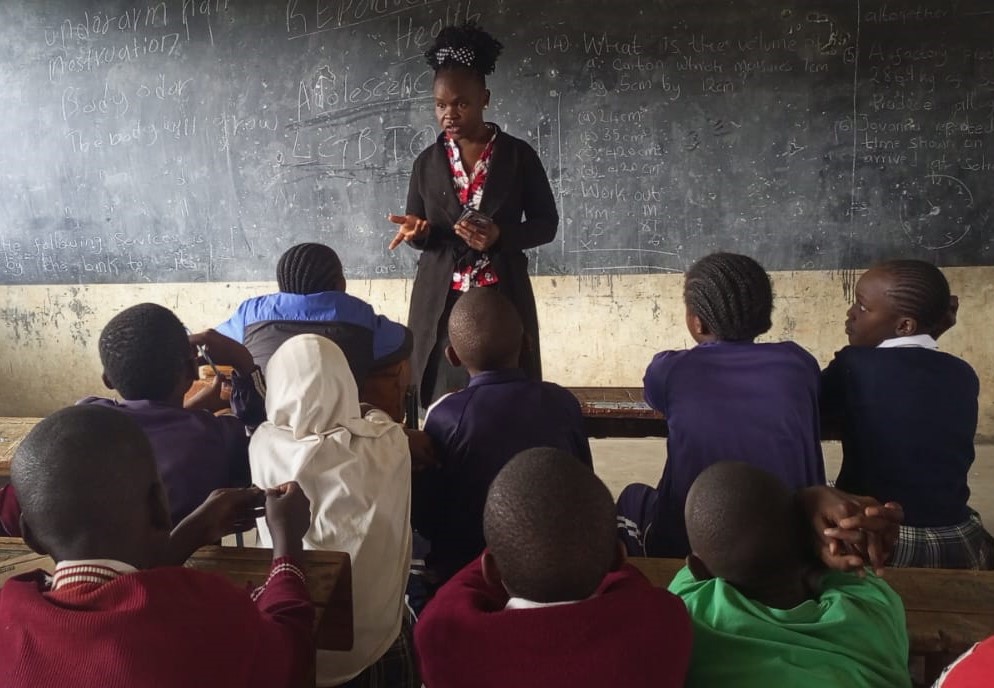 CrimeSiPoaKenya's tweet photo. Children rely on what they learn to understand their development stages . This is why we are so keen on empowering them on #SRHR. At Kisulisuli primary in Nakuru county, the children were interested in knowing about the physical development #CSPonthemove
@ChildFundKenya https://t.co/xfVxO9B1us