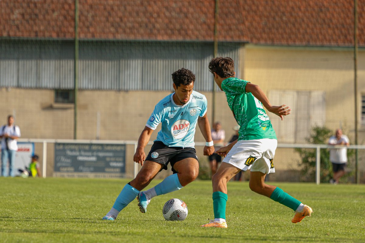 ToursFC's tweet photo. [📸 #TOURSSOR] | 2-2

👉 L'album photo du premier match de préparation de nos Ciel &amp; Noir face au SO Romorantin (N2) est disponible sur notre page Facebook :
https://t.co/kymnE3296d https://t.co/aY7kqJRzfA