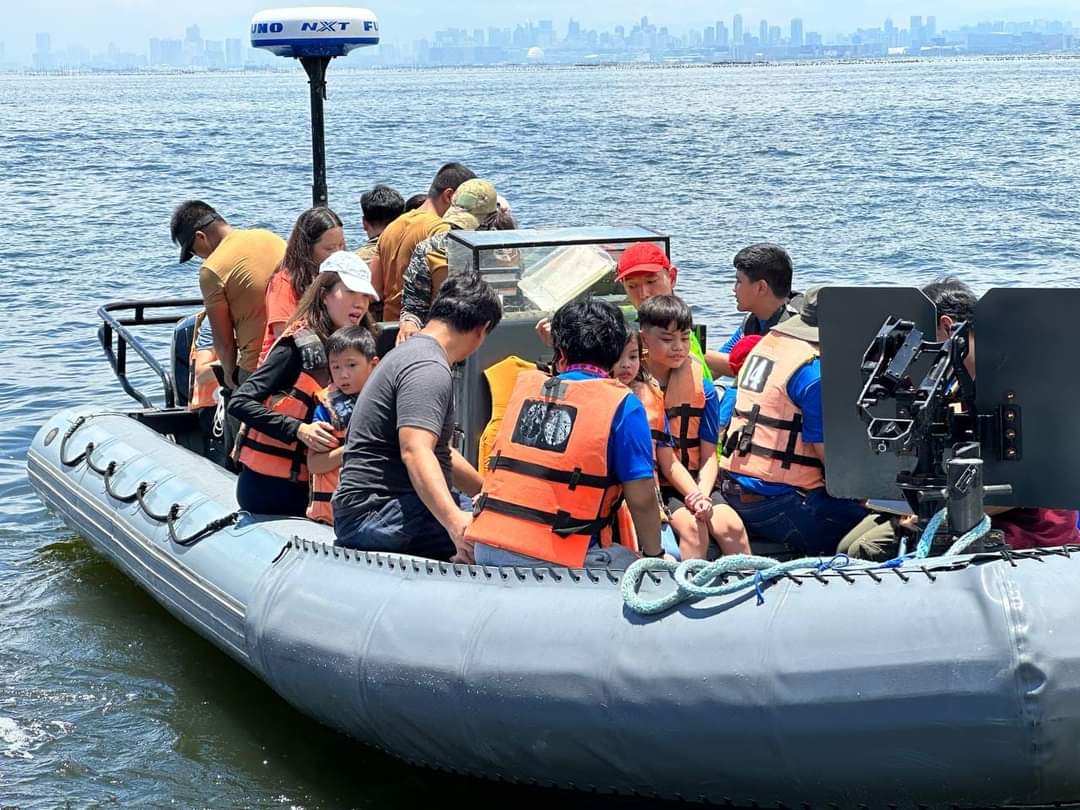 LOOK | Kids get to experience to be a PH #Navy SEAL for a day
🐸🔱

📝📸: <a href="/navsocom/">NAVAL SPECIAL OPERATIONS COMMAND</a> 

#ChildrenAreTheFuture
#NavyCARES ⚓️❤️
#ProtectingtheSeasSecuringOurFuture 
#ModernandMultiCapablePHNavy 
#AFPyoucanTRUST