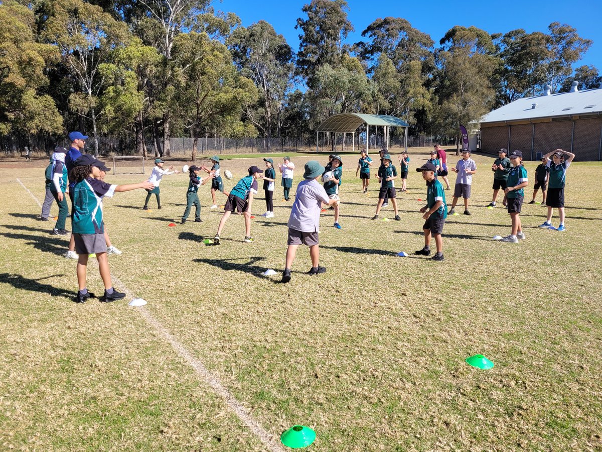 mazuohk's tweet photo. Term 3 week 2,  6/5M practising skills and getting fit while having so much fun! @Sherwood_Grange #65M2023 https://t.co/M9cfDEBK8m