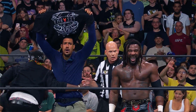 Zona_Wrestling's tweet image. AEW: AR Fox fuori di testa, tradisce l'amico Darby Allin e si unisce alla Mogul Embassy zonawrestling.net/aew-ar-fox-fuo…
#ARFOX #DarbyAllin #MogulEmbassy #SwerveStrickland