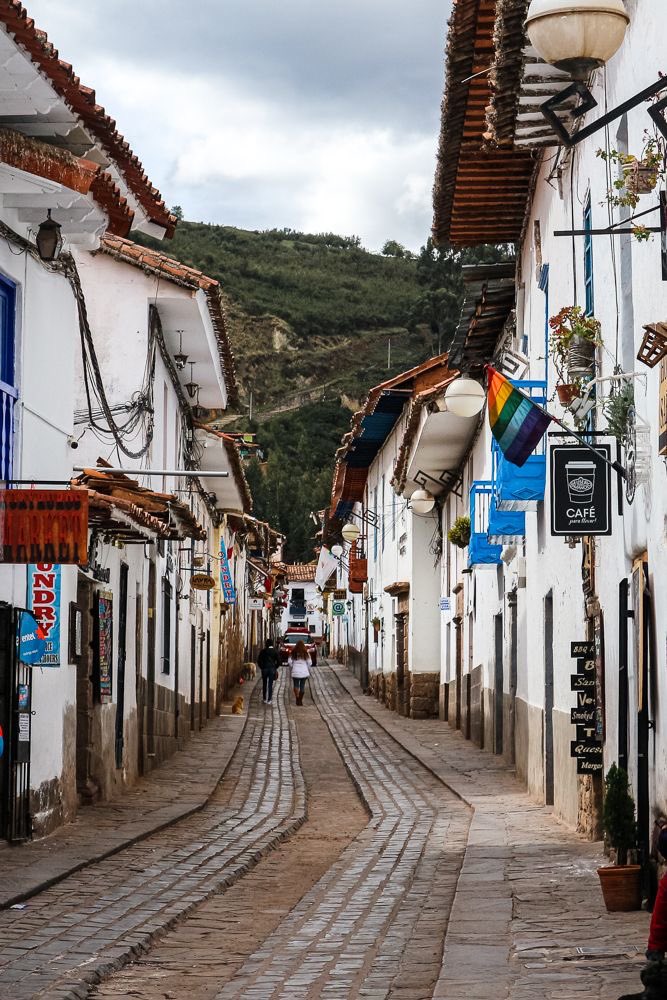 DavidAckerley_'s tweet photo. La ragazza è un po’ stanca, dice che deve riprendere fiato (troppe scale)

📍Cusco https://t.co/i2rH09JI6P