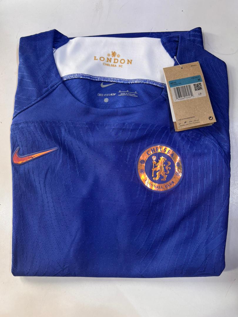 Esau_Matsiko's tweet photo. Dear Chelsea fans,

The long wait is finally over 😭 
This season's kit is now available (at only 70k) 

WhatsApp 0773080942 while stock lasts https://t.co/WVsu3zzGLB