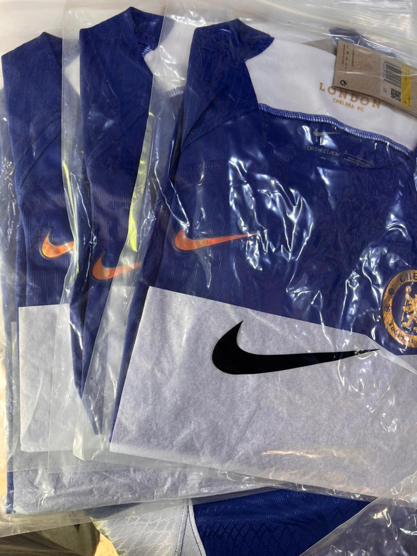 Esau_Matsiko's tweet photo. Dear Chelsea fans,

The long wait is finally over 😭 
This season's kit is now available (at only 70k) 

WhatsApp 0773080942 while stock lasts https://t.co/WVsu3zzGLB
