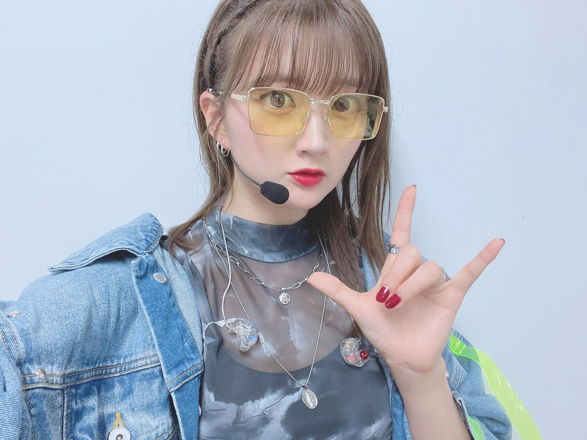 ayaMiNTgreen's tweet photo. シャニマスソロライブのお手紙&amp;プレゼント、
受け取らせていただきました💐
シャニマスでは初めてのプレゼントBOX🎁
皆様からのあたたかい気持ちがとても嬉しいです。
本当にありがとうございます！✨
(事務所へのお手紙もありがとう❤︎)
🤟🏻はハンドサインで
I love youという意味です。届け〜！！ https://t.co/pqblrPDPTW