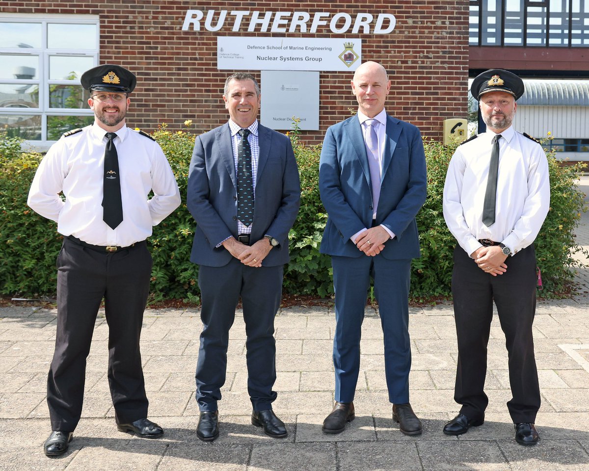 HMSsultan's tweet photo. A very warm welcome to RAdm Buckley from @Australian_Navy who visited @HMSSultan, the home of @RoyalNavy Air & Marine Engineering!
The Admiral met with #AusNavy Submariners undergoing training.
It's truly #awesoME to witness the collaboration between our navies. #WorkingNavy https://t.co/tQQ8yfhyqj