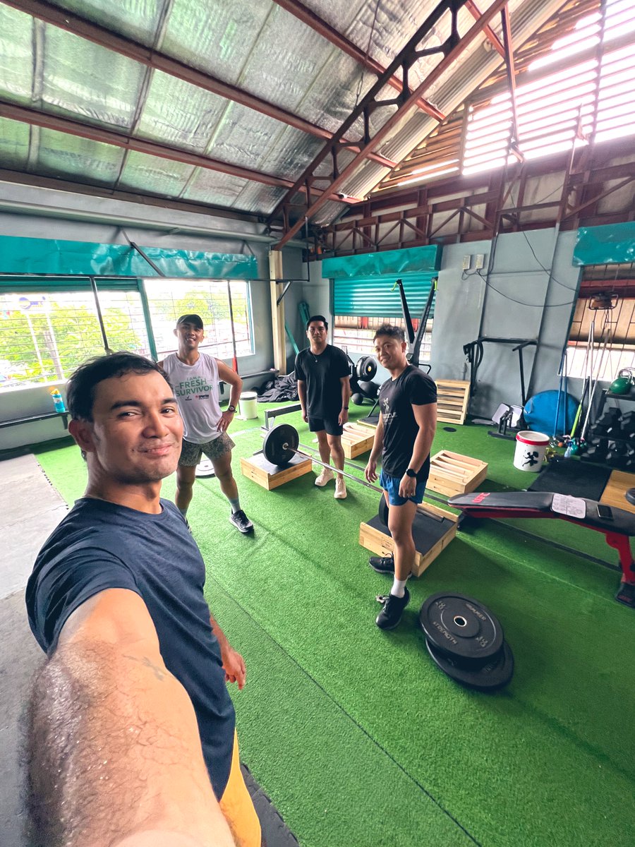 chaks_1980's tweet photo. another padam workout with @francisoliver and @cjrobleza 😏 #ObstacleCentral https://t.co/HMHV1WvWLV