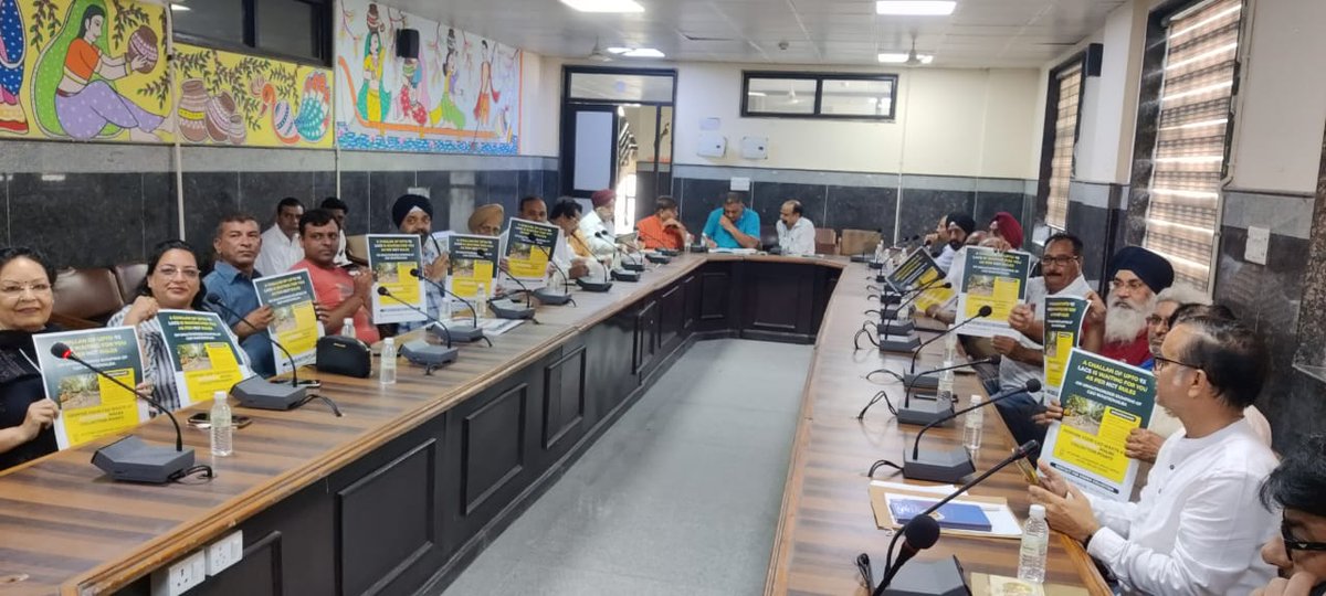 dcwestzone's tweet photo. To maintain Zero waste colonies and to segregate dry and wet waste, Today, 27.07.2023, an interactive meeting with RWA of Ward Nos 100, 101 and 102 has been organised. 
#SwachhSurvekshan2023MCD
@LtGovDelhi
@OberoiShelly
@GyaneshBharti1 https://t.co/bc8qiNdFH7