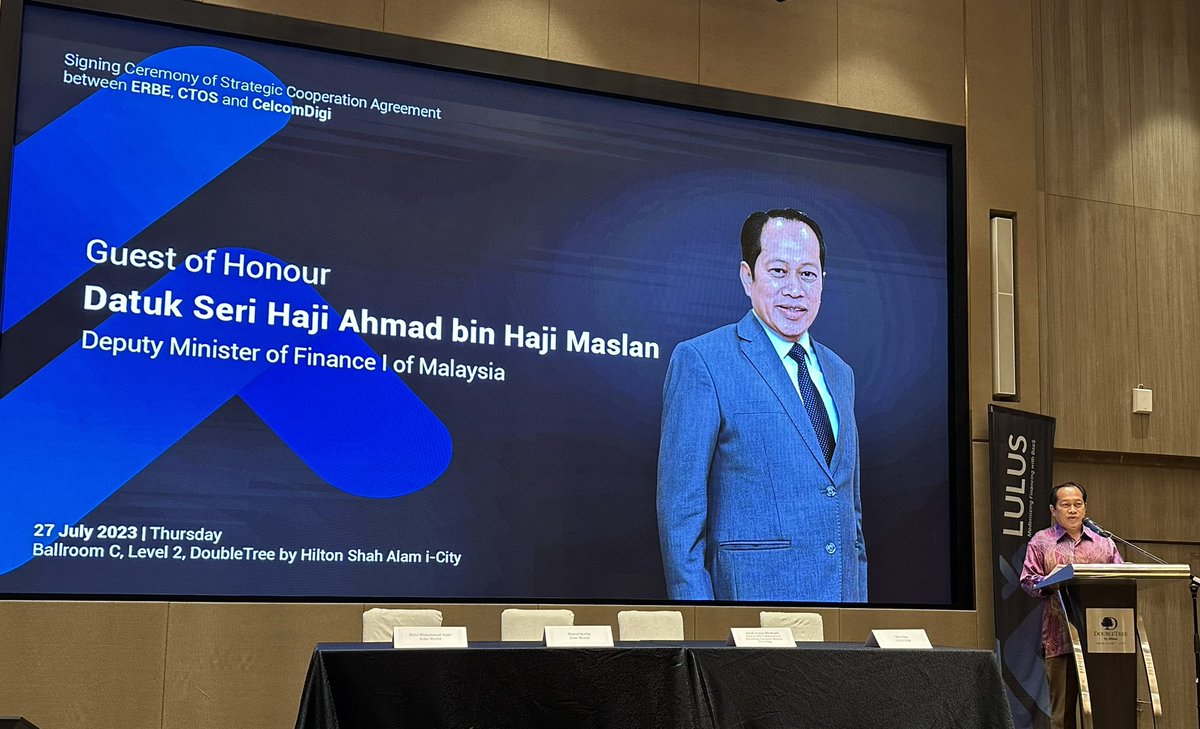 ahmadmaslan's tweet photo. Kerja banyak hari ini. Program yg besar. Dengan PM, TPM, Menteri2. Dengan swasta, pimpinan NGO. Juga ada hal politik, pelancaran jentera di #Negeri9

Kerja Selesai Tanpa Stress (KSTS) adalah motto/slogan saya kini. Senyum. Walau ada 1001 cabaran. Tenang. Walau ada 1001 tugasan. https://t.co/n7ROLveY9C