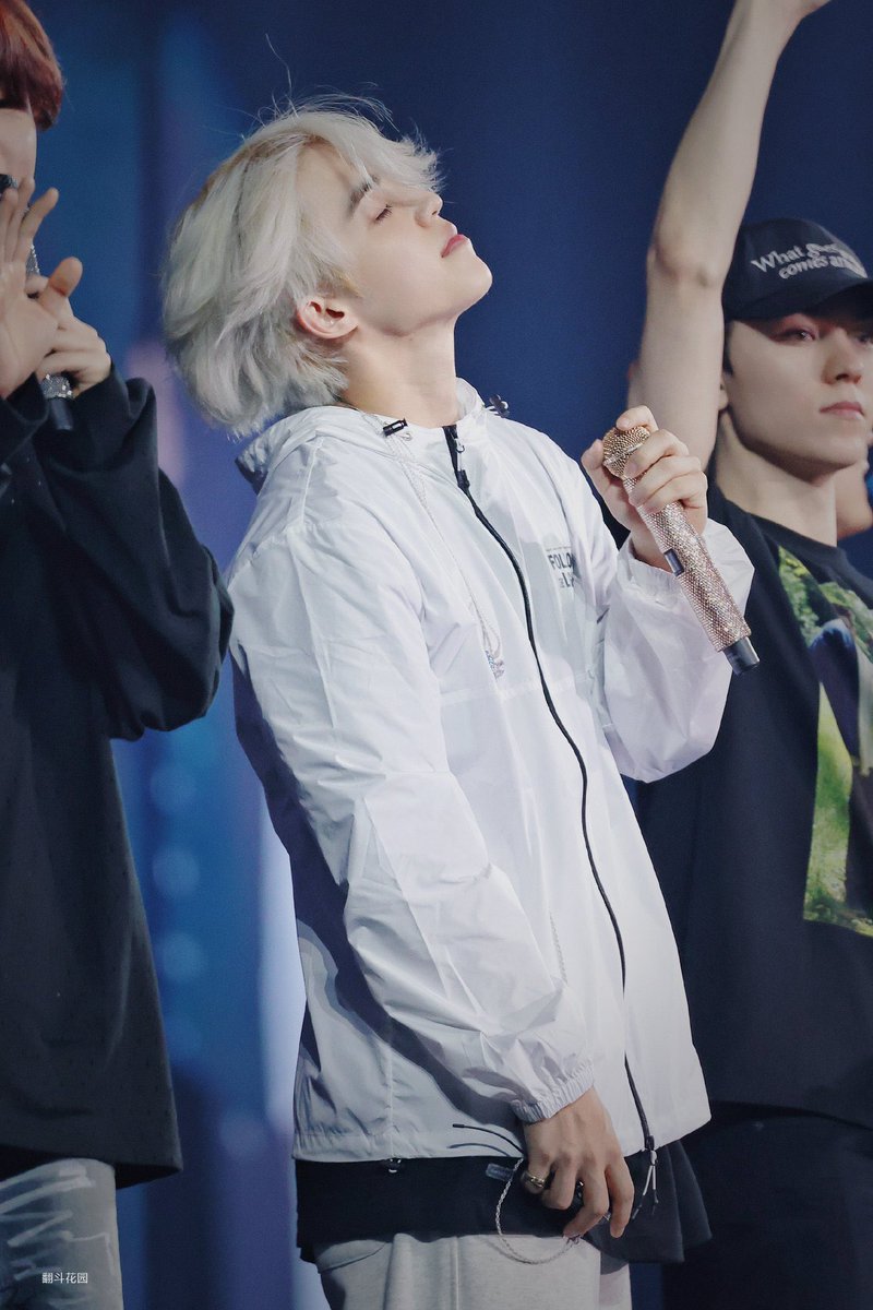 cscthnkr's tweet photo. can we talk about how insanely beautiful choi seungcheol is? https://t.co/ZvLfrFEMts