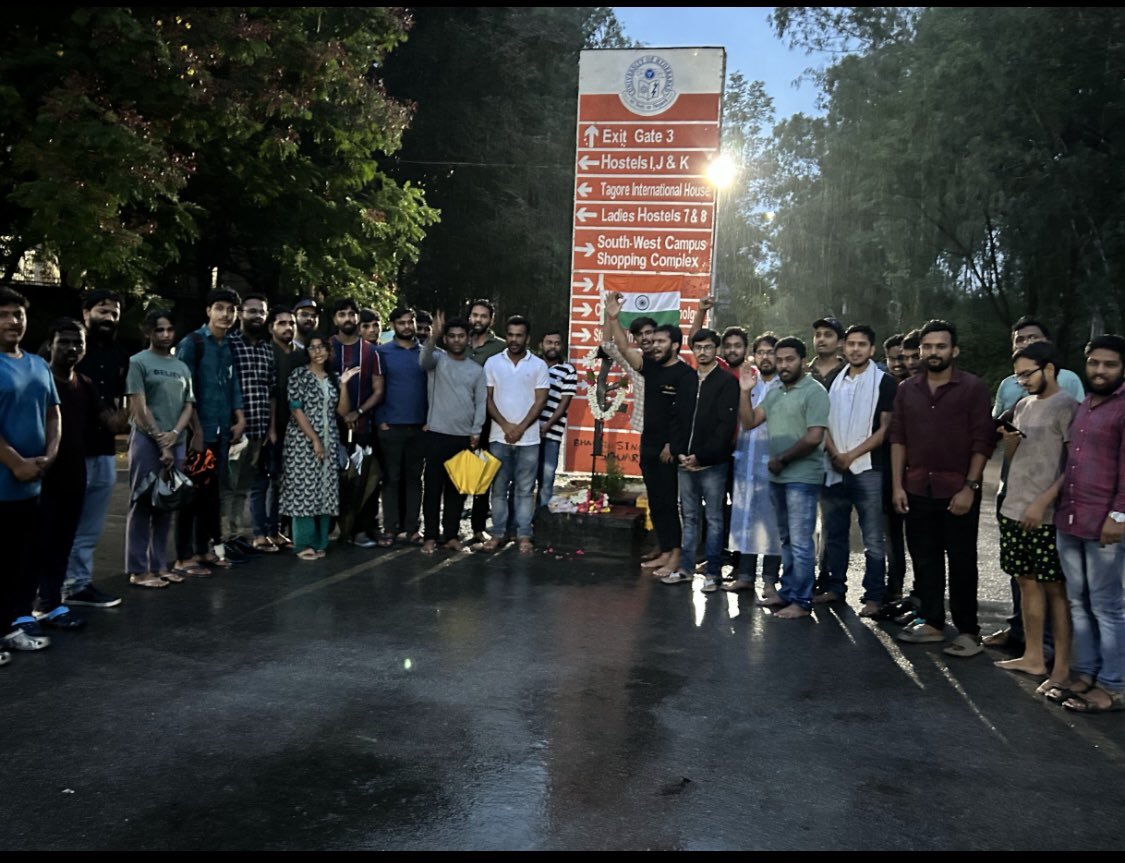 abvphcu's tweet photo. ABVP HCU observed Kargil Vijay Divas with great reverence, commemorating the valor and sacrifices of our brave soldiers during the Kargil War. We paid heartfelt tributes to the martyrs who laid down their lives while defending our nation's integrity and sovereignty. https://t.co/xqzby0xioe