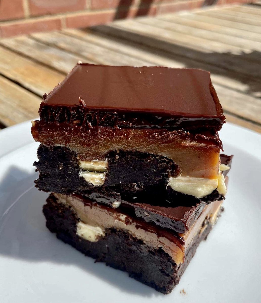 New on counter is this “Messy Billionaire Fudge Brownie” it’s so soft the caramel just melt in your mouth…. Or around your mouth 

#billionaire #fudgebrownie
