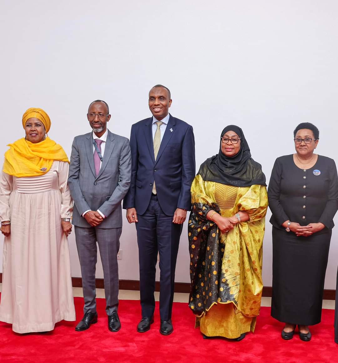 Had the pleasure to attend H.E. Prime Minister <a href="/HamzaAbdiBarre/">Hamza Abdi Barre</a>’s 🇸🇴 meeting with the President of the United Republic of Tanzania, H.E. Dr. Samia Suluhu Hassan 🇹🇿on the sideline of the bilateral cooperation with the vote of thanks on #EAC. 
#AfricaHumanCapital
#InvestInPeople #WB