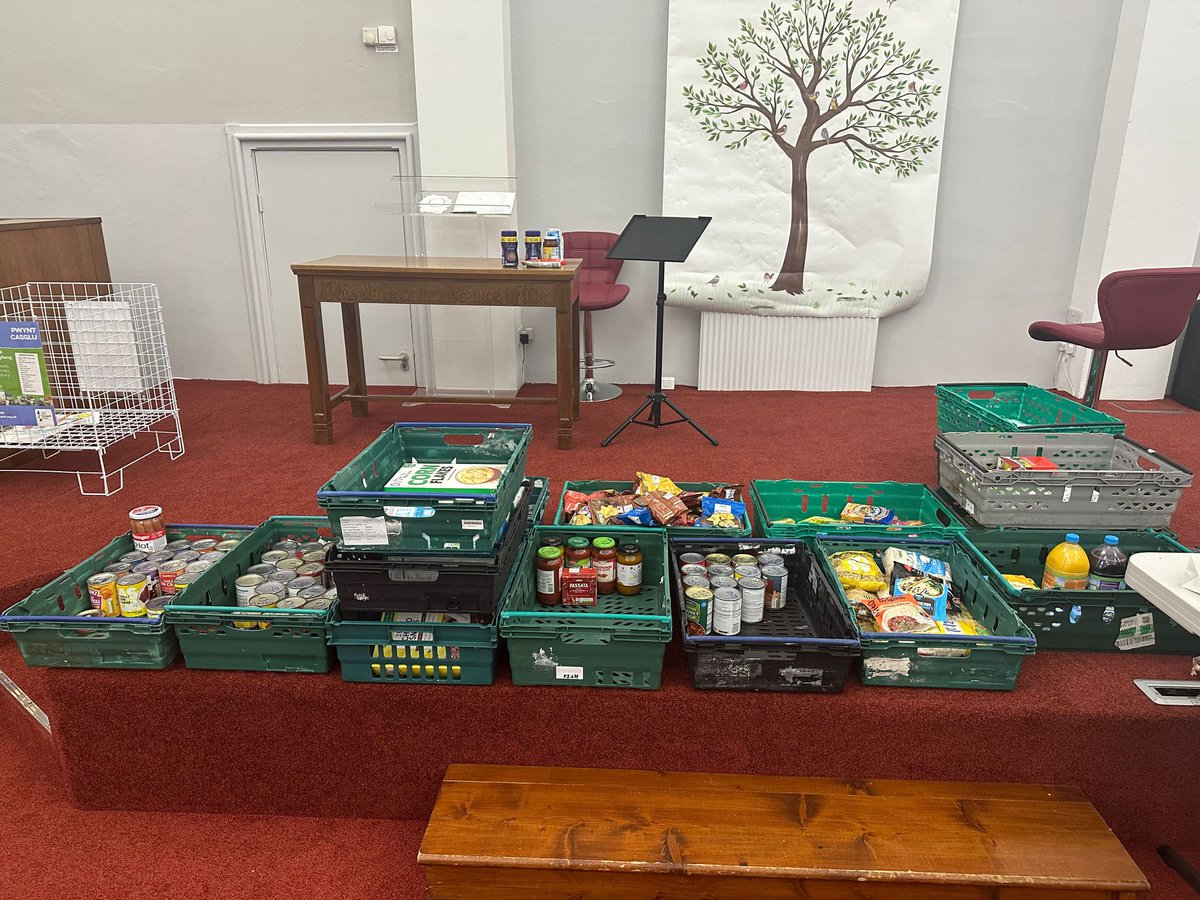 SJACRhyl's tweet photo. Cadets have been working on their Community Project and collecting for our local foodbank.
Last night they delivered their collections to Rhyl foodbank and helped to sort, date and pick the food.
They collected a total of 97.15Kg of food!
Well done
#proud #foodbanks https://t.co/9WICxkqzW2