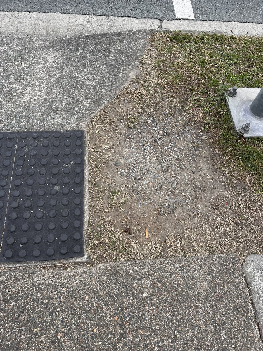 UnwalkableBris1's tweet photo. Hey @Only_Paths a 15 cm deep vortex to the beg button on right. Newmarket Road, Wilston (?)
An illusion from the top.
A cavernous journey down to earth. How do you rate?
#unwalkable #shoeriser https://t.co/NG88gRnwOv