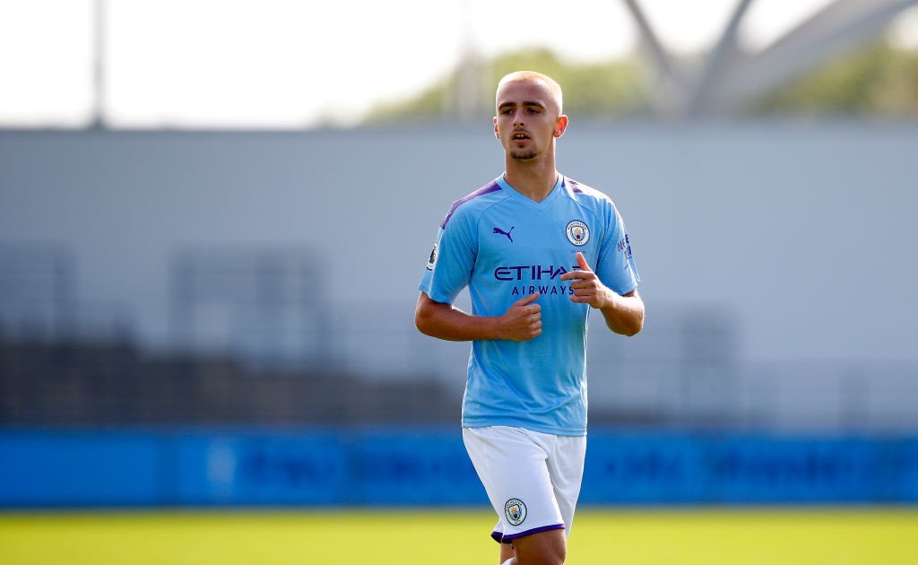 TalkReading's tweet photo. Rubén Sellés is becoming increasingly frustrated with the new transfer embargo blocking potential signings.

Fulham forward Jay Stansfield and Manchester City midfielder Lewis Fiorini are loan targets but Reading face  competition.

[@DarrenOWitcoop] #readjngfc https://t.co/807zhJDKS3