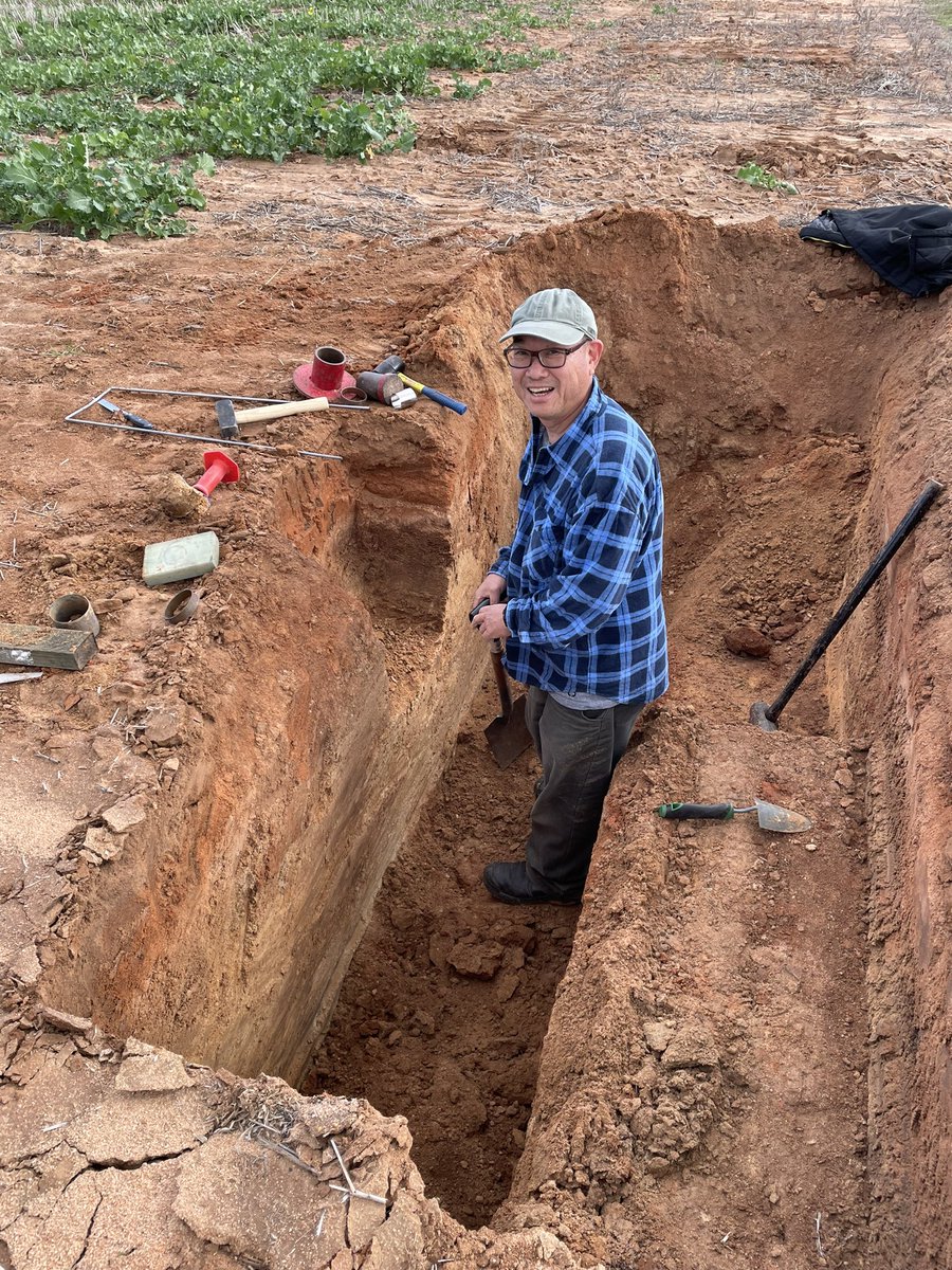 Best way to look at soil? Dig a pit. Enjoyed spending time with these good people collecting bulk density samples to a meter for the <a href="/theGRDC/">GRDC</a> national N loss project. Appreciate @DPIRDWA Merredin crew for helping out. <a href="/UWAresearch/">UWA Research</a> <a href="/IOA_UWA/">The UWA Institute of Agriculture</a> <a href="/SoilsWest/">SoilsWest</a>
