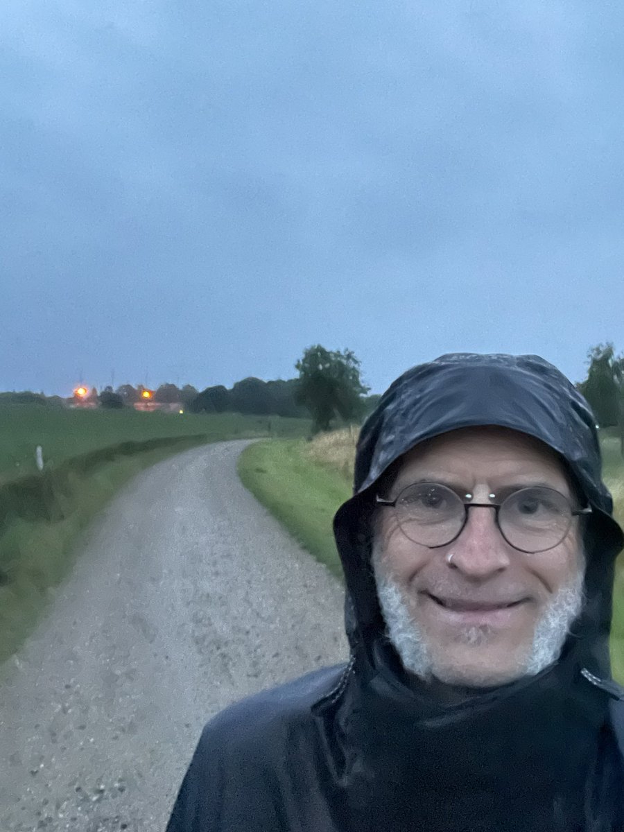 KingKurt046's tweet photo. #morngwalk #doggywalk
#kletsnat #EarlyAutumn #RainRainGoAWayGoAway https://t.co/Ke8PZfkD6i