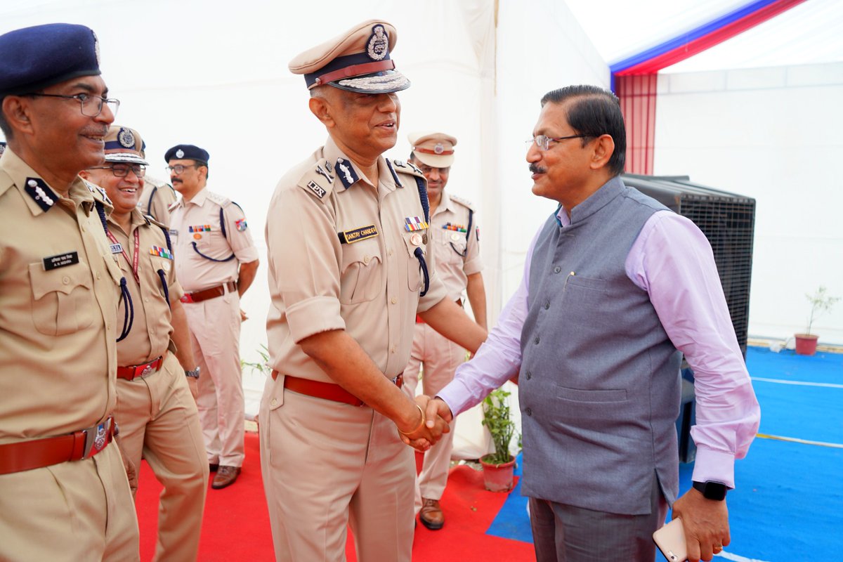 RPF_INDIA's tweet photo. Groundbreaking ceremony of the Central Command &amp; Control Centre (C-4) held in the esteemed presence of DG/RPF, Shri @sanjay_chander. 
With data monitoring &amp; analysis, this tech unit will revolutionize safety,making it the nerve center for coordination.
https://t.co/azcBEZOOQc https://t.co/anoxP2jJaL