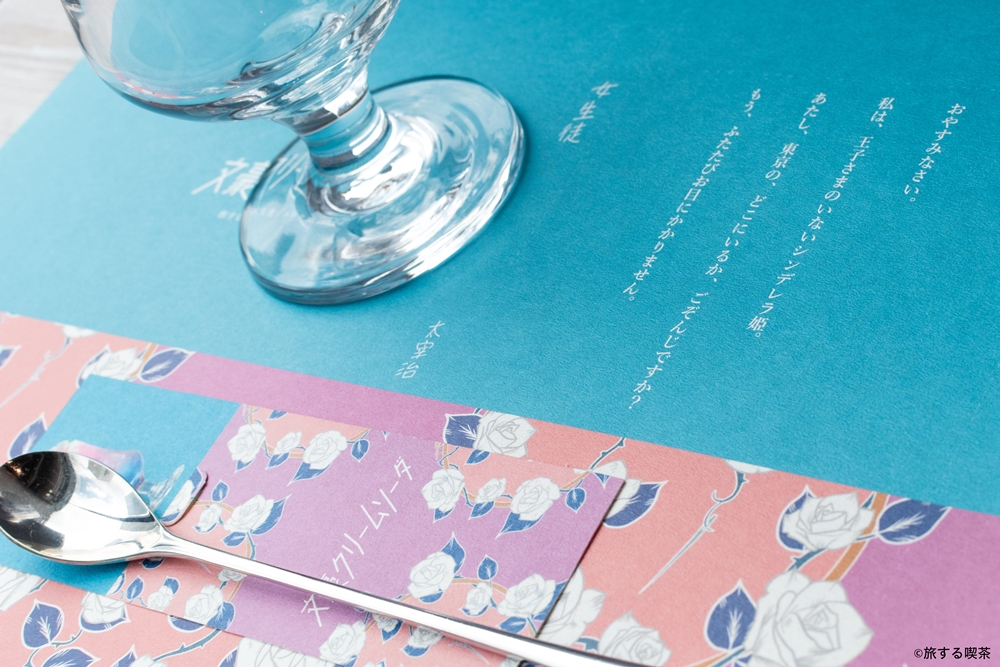 tsunekawa_'s tweet photo. コラボカフェのお知らせです。

丸善ジュンク堂書店さんと文豪のクリームソーダを作らせていただきました。東京、神奈川、京都にある併設カフェでお楽しみください。

ご来店の方にはお持ち帰り特典やコラボグッズも作りました。

8/3から始まります。 @bungo_creamsoda
https://t.co/JvJ4bR6yp7 https://t.co/OLTuEiym1i