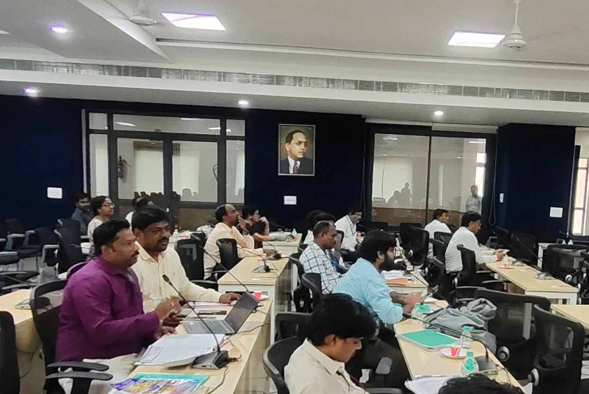 bethoju_task's tweet photo. 100 Digital Villages -Model CSC Centers -KhammamDCC/DLIC review Conducted by LDM, District Collector and Chairmen DeGS for "Unique Initiative of Project 100 Digital Villages to Developing Rural Entrepreneurship through PMEGP" @CSCegov_ @sanjaykrakesh @Dwivedimdia @CSCTelangana https://t.co/u6gb6qe0jp