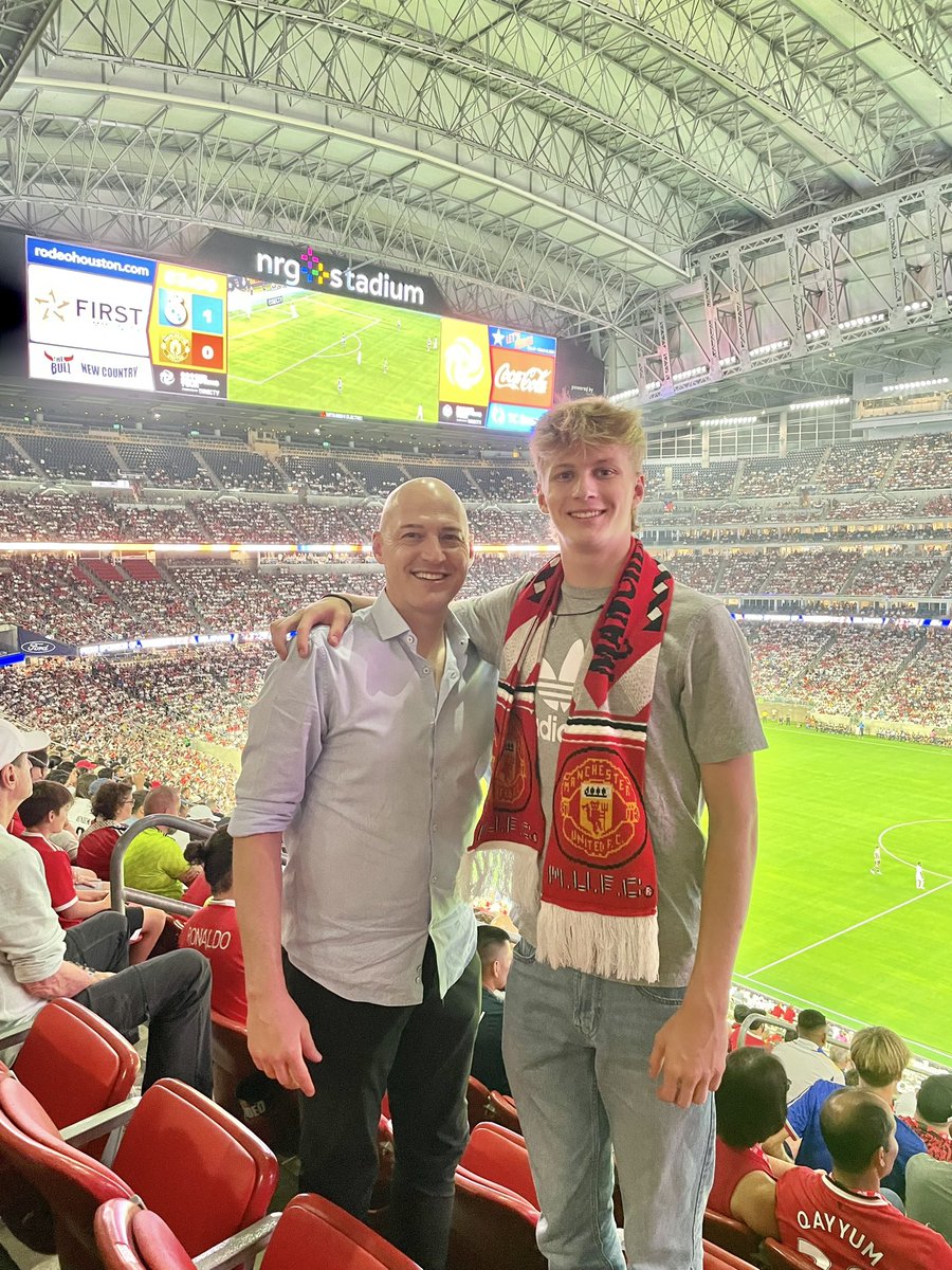 Matt___Jordan's tweet photo. Man. United vs. Real Madrid

H-Town &amp; NRG Stadium know how to put on an event. 

Couldn’t ask for better company. Dang, I look short next to @Myles___Jordan! https://t.co/NYhWDcemMW