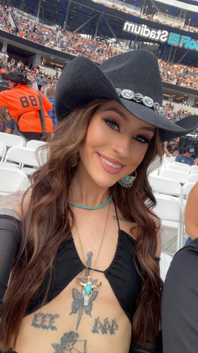 addisonpaigeee's tweet photo. Long live cowgirls https://t.co/u5ysBCk0NL