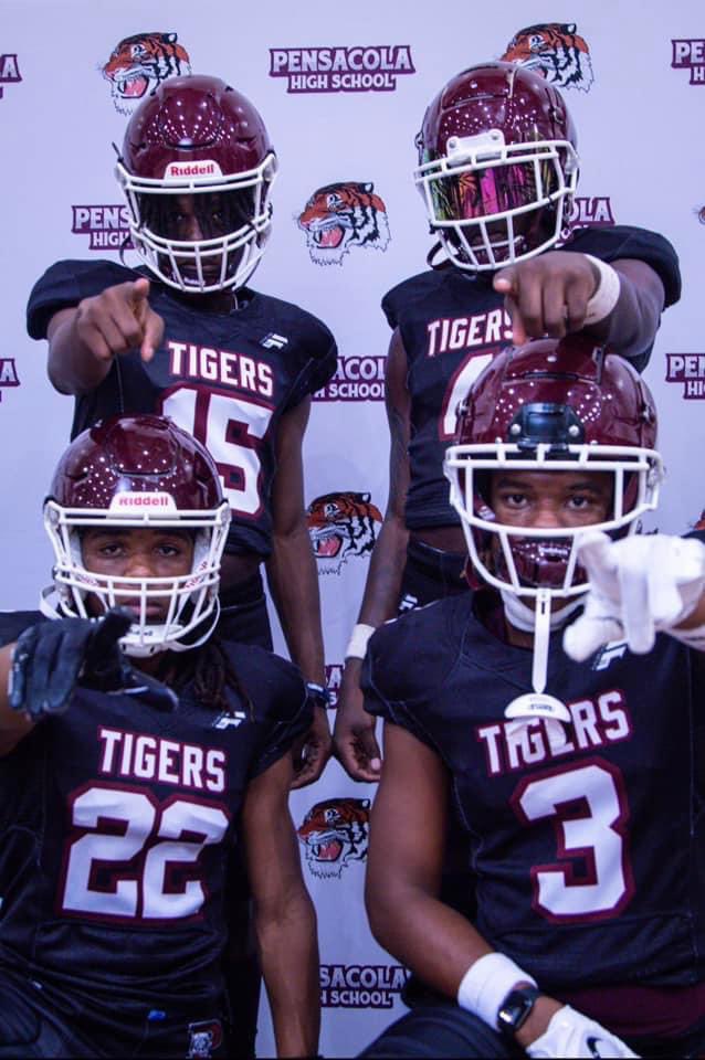 PHS_TigersFB's tweet photo. 👀 Year Two With @future1sjerseys 

Our ⚫️⚫️ / ⚫️⚪️ combinations 🔥 🐅 🏈 

#AllWork X #EarnTheRight https://t.co/rk3ym3ScrP