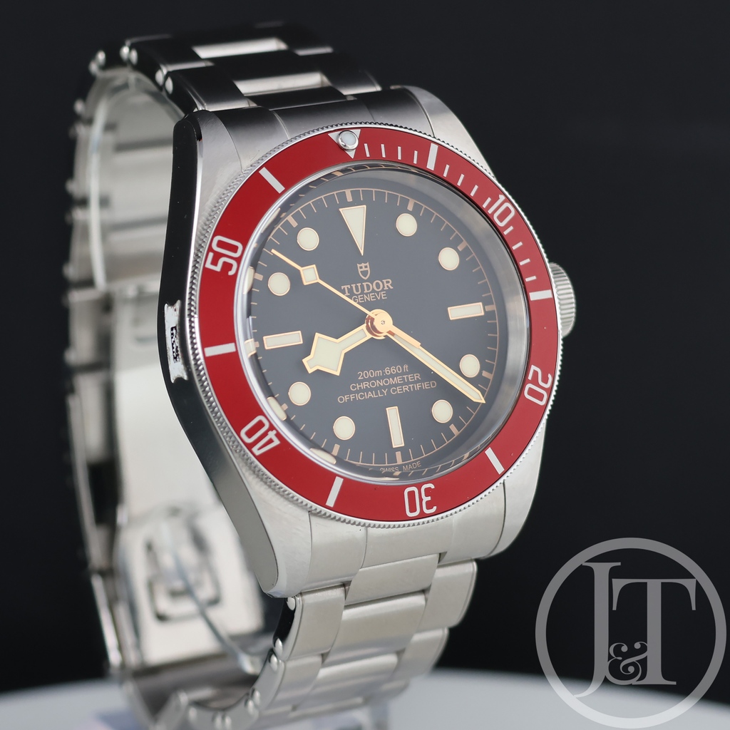 Tudor Black Bay
M79230R-0012
#RedBezel 🔴
41mm Heritage Diver 🤿
Unworn 2023 ✅
*
#forsale
#instock
*
*
*
💻️ jewelsandtime.co.uk

☎️ 07907 162 163 vall or WhatsApp

📍 Mayfair London W1