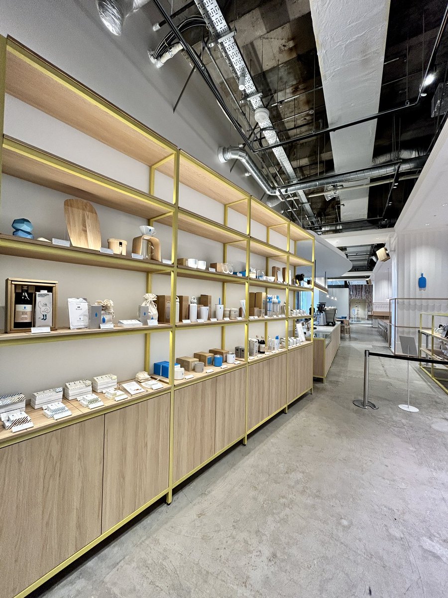 ak_architecture's tweet photo. ブルーボトルコーヒーでJapandiの打ち合わせ。テンションあげて、楽しく打ち合わせできました！自分でやる気スイッチ押せるようになりたい🥺 https://t.co/L67UScHcec