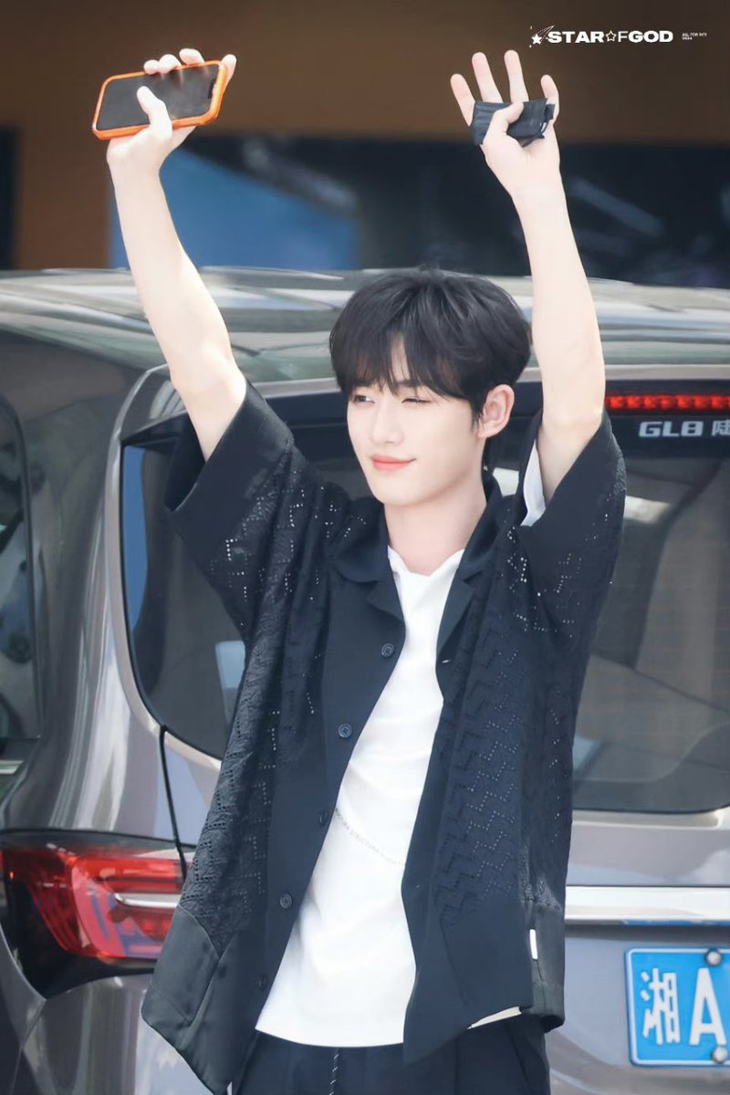 Dxcy_224's tweet photo. 230727 你好星期六 출근

ⓒstarofgod ᆞ 丁程鑫 

#딩청신 #丁程鑫 #DingChengxin https://t.co/M6yBTfjk90