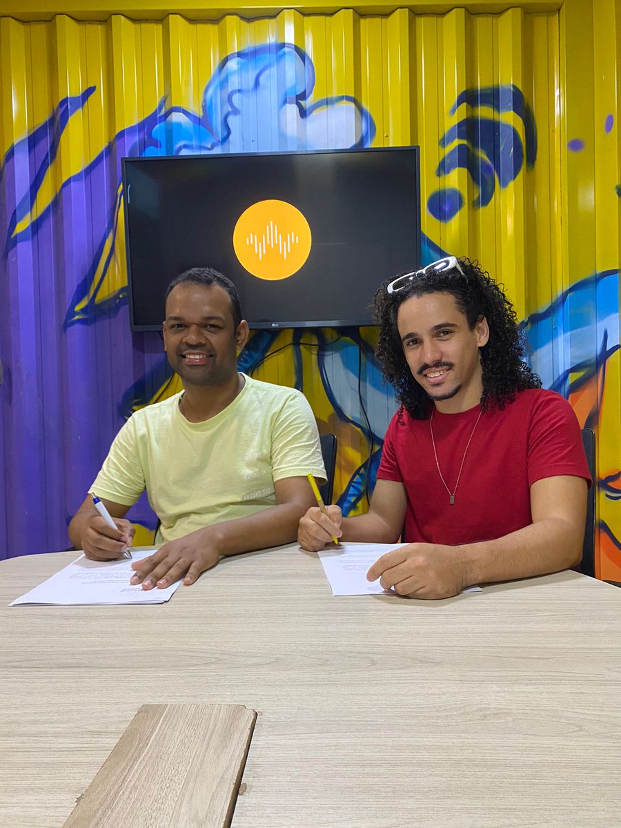 sqdmusic's tweet photo. Hoje foi dia de assinatura de contrato na Squad Music e Squad Network. https://t.co/5WKY1C8Ik9