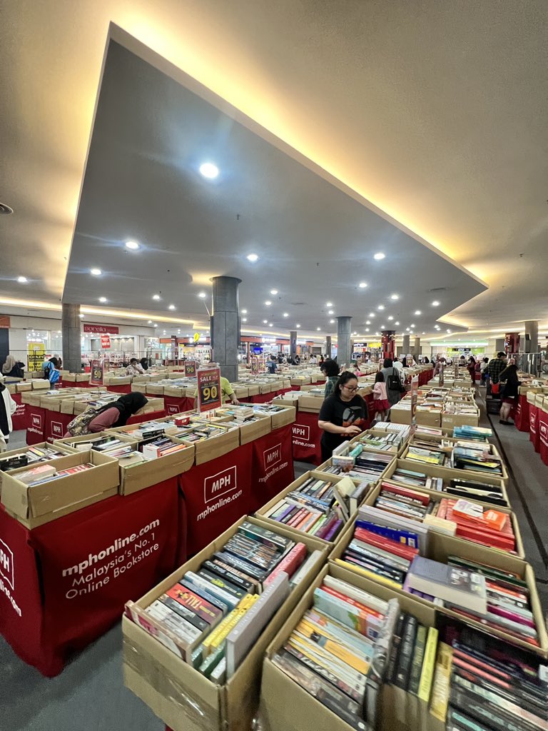 brgsjks's tweet photo. Gila gila betul MPH betul sales warehouse ni sampai 90% off diskaun.

Ulat ulat buku, jom menyelam!

Lokasi: Megoplex https://t.co/nhFxnwajmF