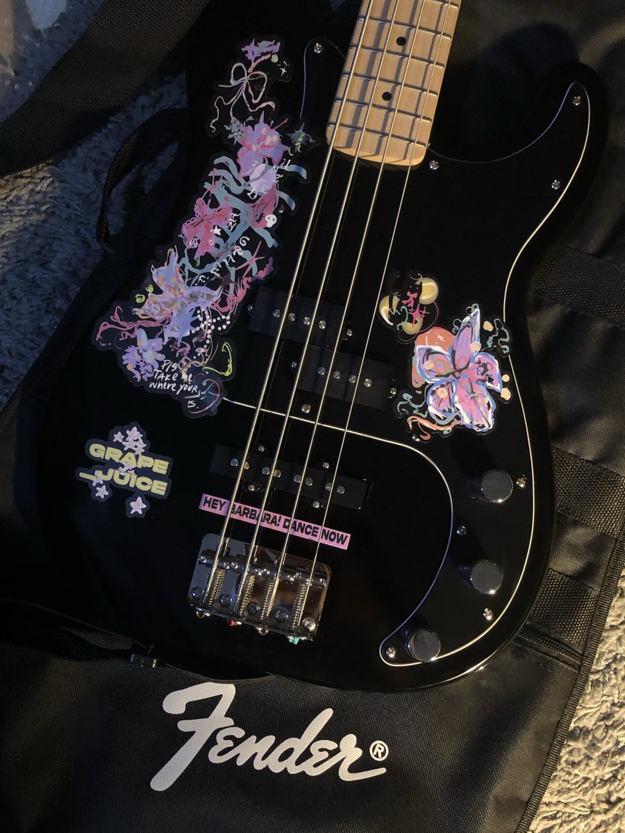 introducing ü to my gorgeous bass 🥹🐈‍⬛💗