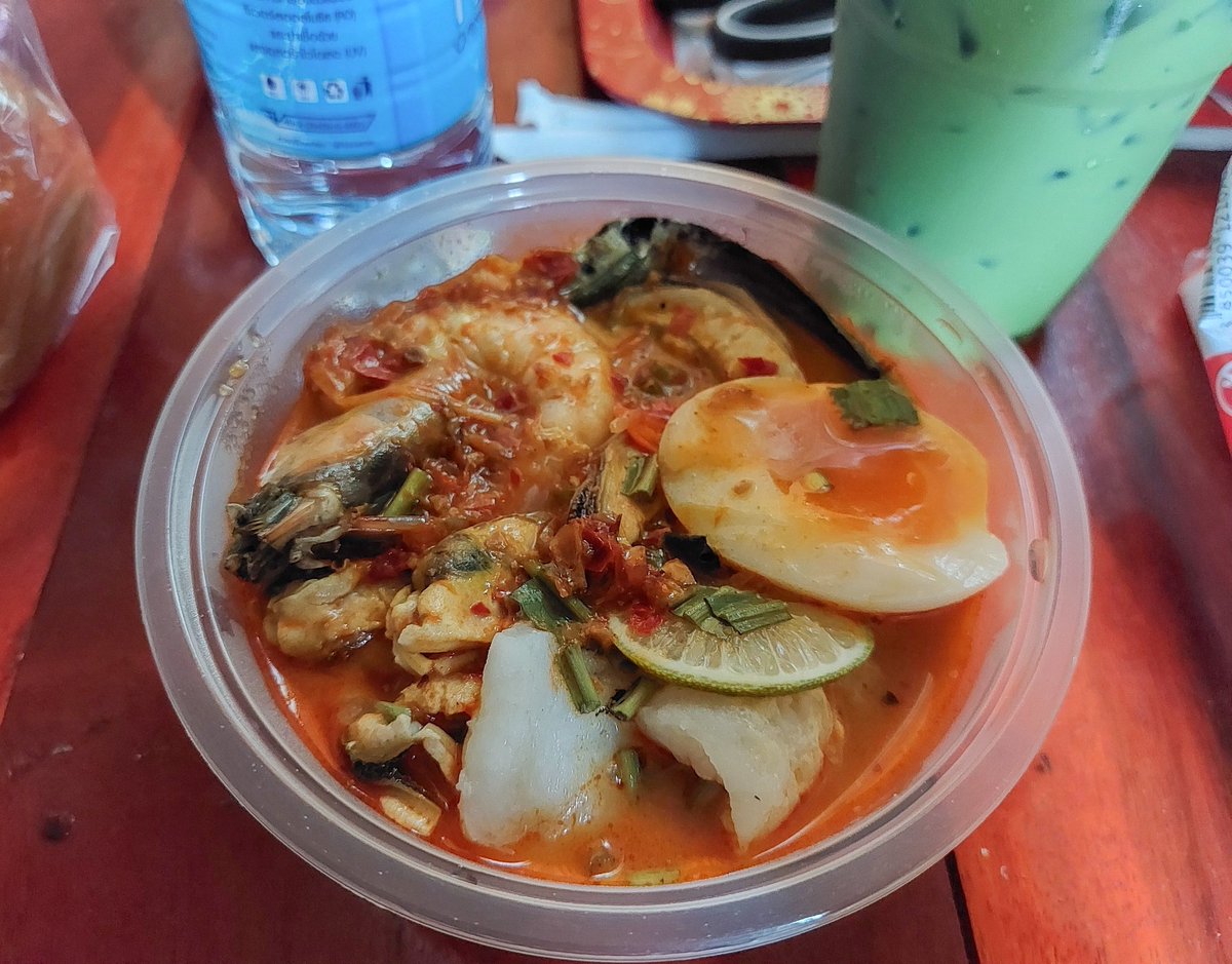 private_0000000's tweet photo. The best noodle seafood. Yummy 😋 😋 https://t.co/FXKglXPWt7