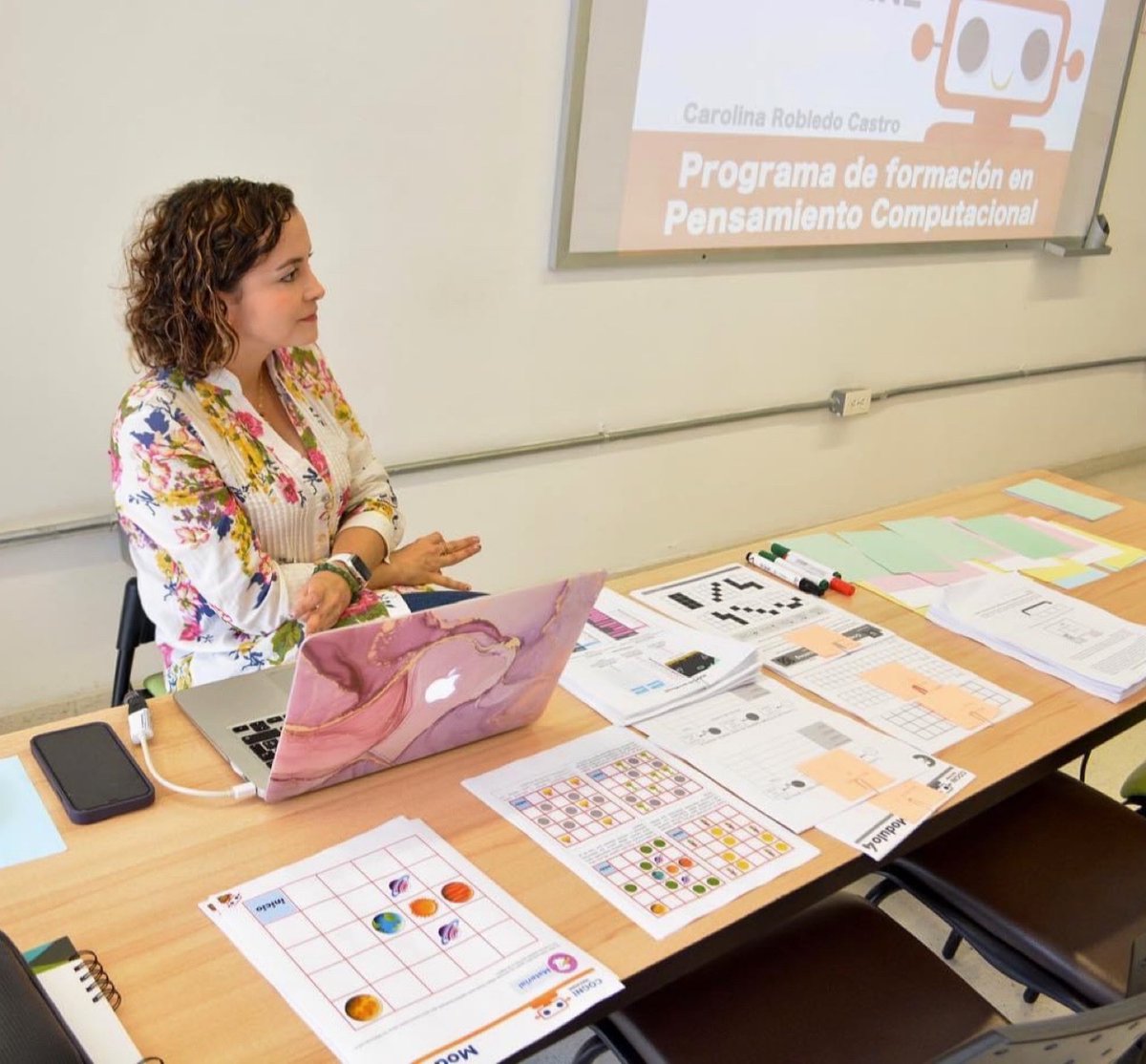 roble_caro's tweet image. Gracias @FUNDECA por hacerme parte de esta iniciativa. Soy una convencida de que acercar a los chicos al pensamiento computacional es una experiencia transforma su desarrollo cognitivo. @CogniMachine