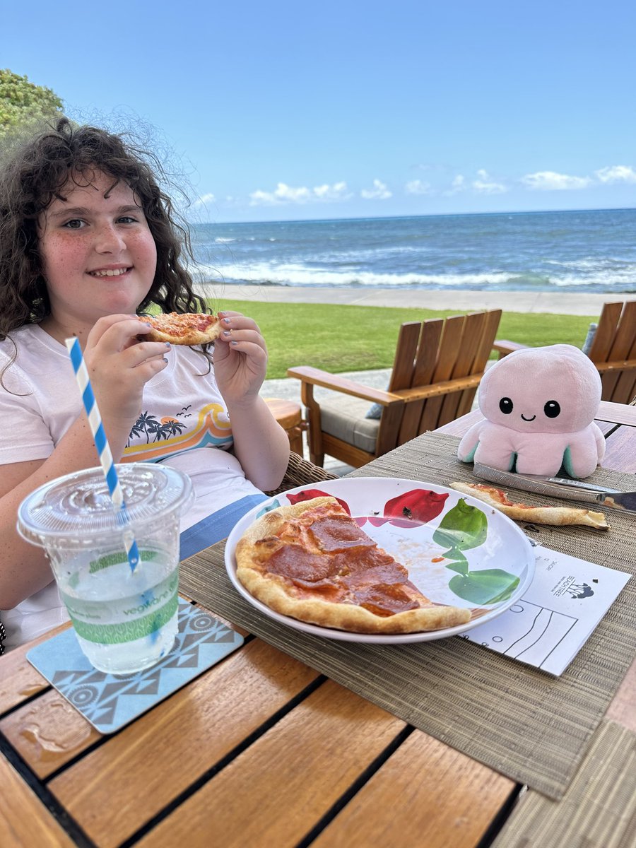 yourminuteisup's tweet photo. Our last meal in Hawaii, couldn’t have been more perfect. Aloha 🌺 https://t.co/qsrykcUufs