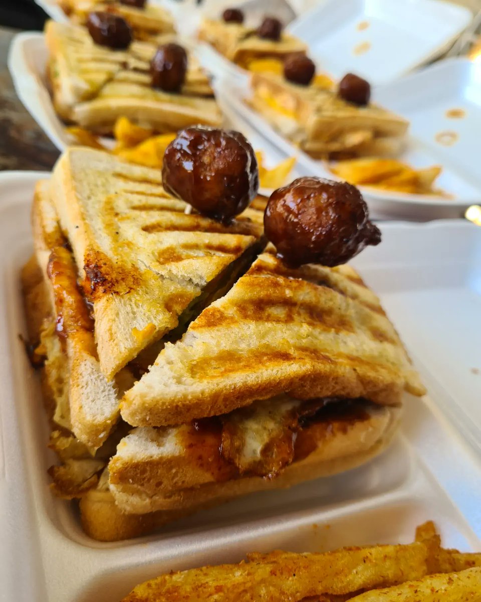 TasteMYWords1's tweet photo. Thirsty Thursday 🍻🍻..

But before You Booze out🫠
Did you Eat? 👨🏾‍🍳

Based at POLOKWANE 🤌🏾
Whatsapp 0730348695 for orders ✔️✔️

#Nthabiseng #Casper #JuliusMalema #SenzoMeyiwaTrail #Hijack https://t.co/8xDA07Kr3g