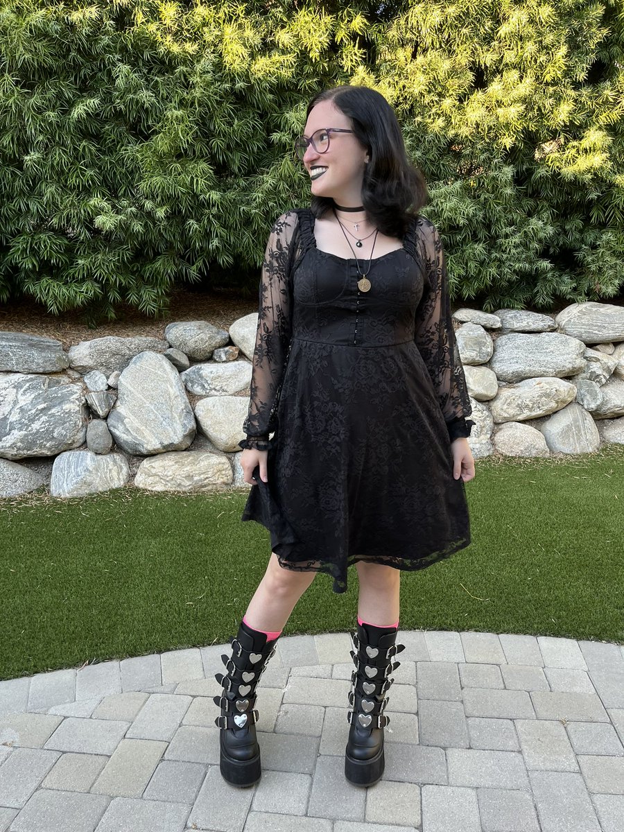nea_darling's tweet photo. Anyways this Barbie is ✨🦇goth🦇✨ https://t.co/rKfhkP0Wqr
